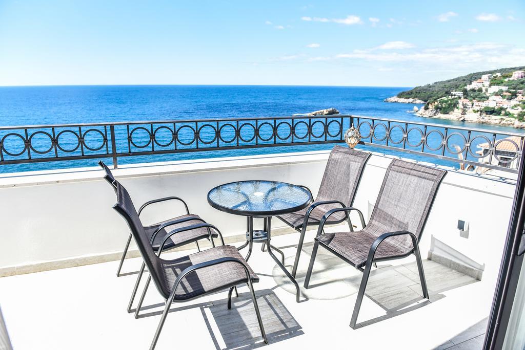 Timoni * Ulcinj